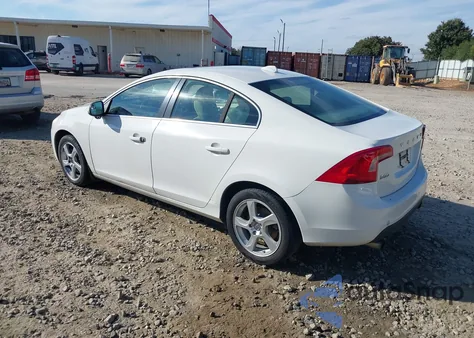 2012 Volvo S60 T5 z USA, uszkodzony, nr VIN YV1622FS2C2123746